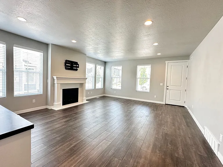 5042 W Willow Way — Photo 5