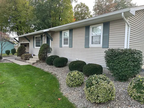 2050 Hemlock Ct, Youngstown, OH 44515