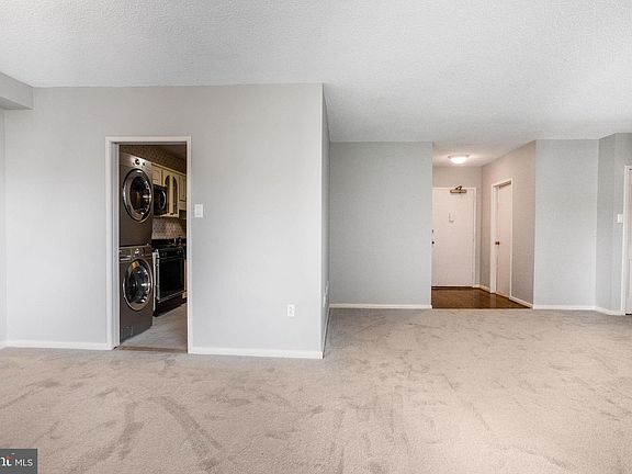 4th image of 3701 S George Mason Dr Unit 617N
