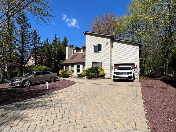 3rd image of 3093 Briarwood Dr