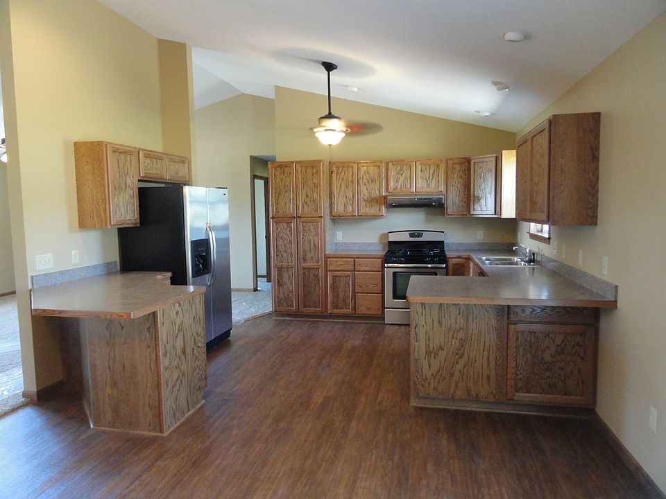 2nd image of 601 7th St