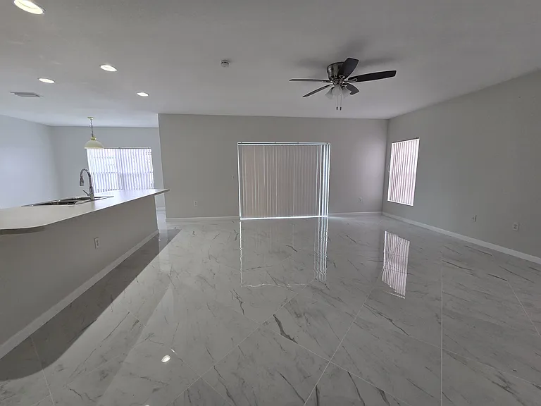 330 Aldershot Ct — Photo 17