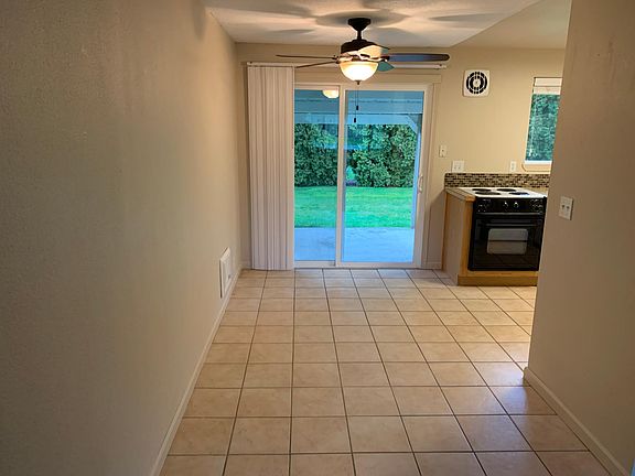 4th image of 807 NE 1st Ave