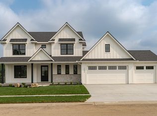 2643 Timber Oaks Rd SW, Rochester, MN 55902