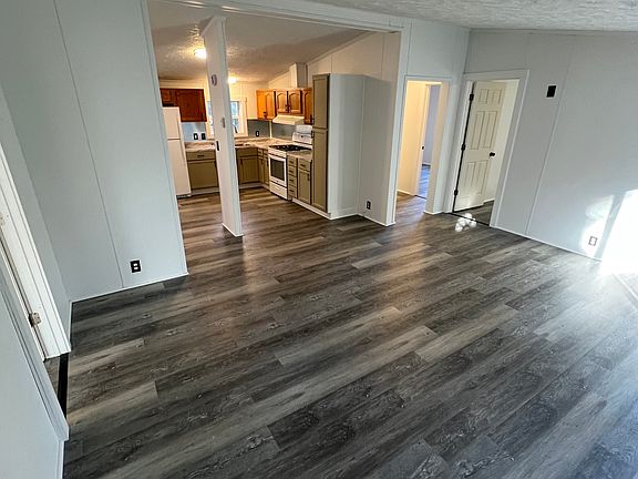 3rd image of 13820 Craft Rd