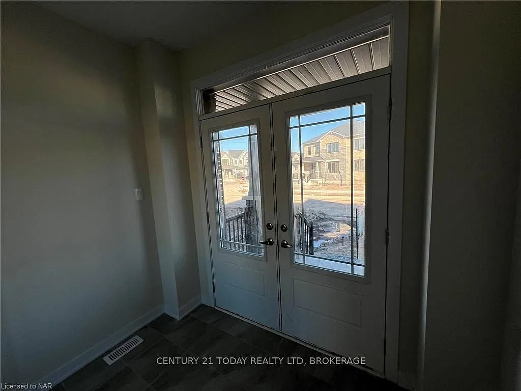 4 bed, $2,300 — Photo 3