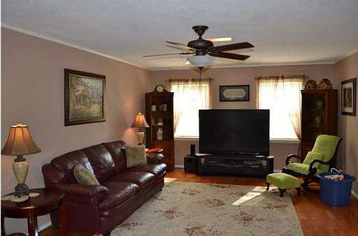 3rd image of 4001 Calico Dr