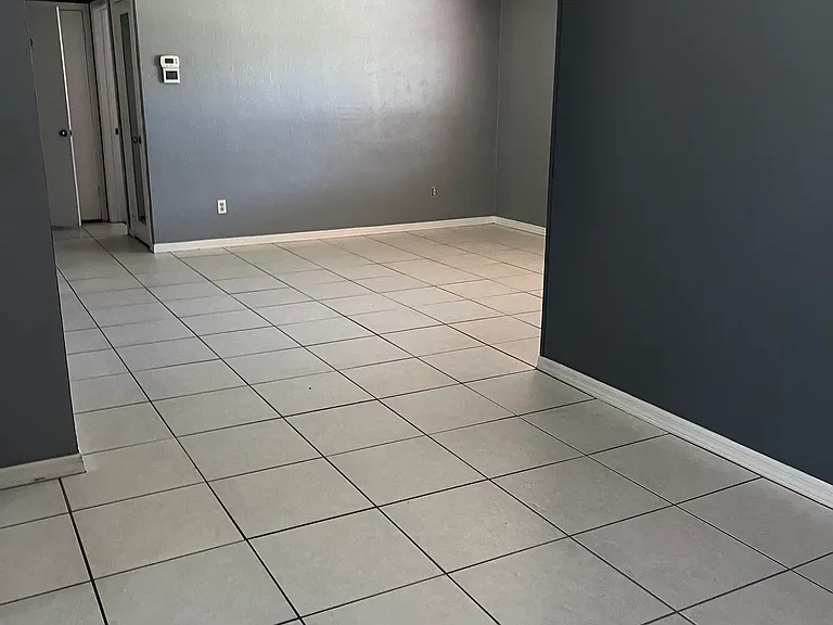 108 E Garland Ct — Photo 17
