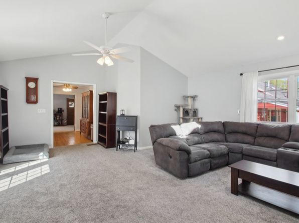 15 Charmaine Rd, Rochester, NY 14624