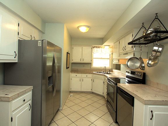 3rd image of 1517 Parknoll Ln