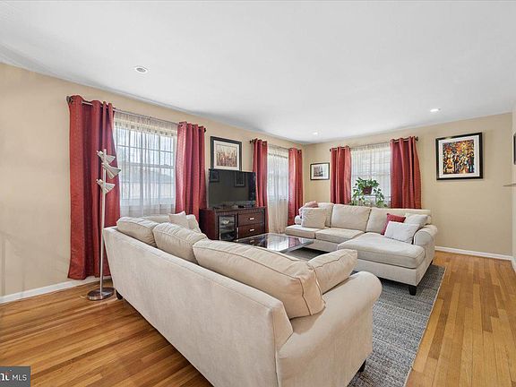 5th image of 15 Herrington Dr