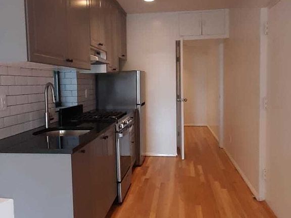 3rd image of 52 Macdougal St APT 5C