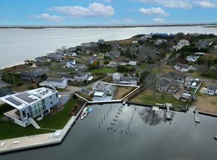 65 Little Pine Ln, East Quogue, NY
