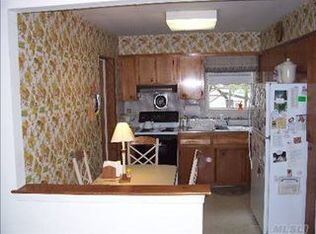 1889 Bushwick Ave, Merrick, NY 11566