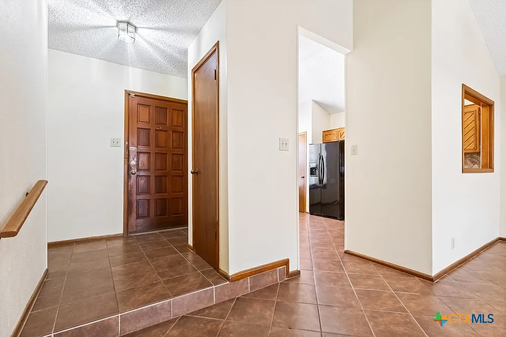 3 bed, 2.0 bath, 1425 sqft, $1,800 — Photo 4