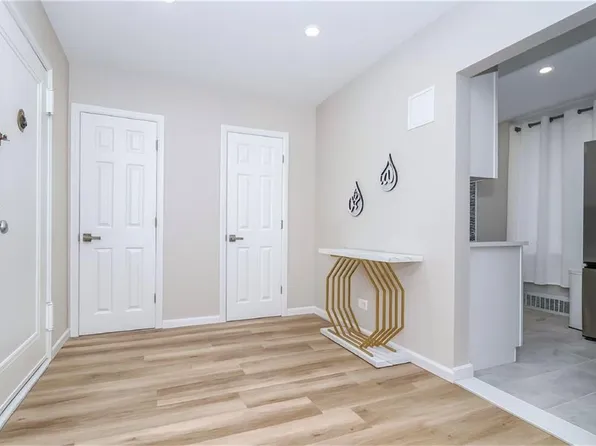 2531 East 7th Street image 3 of 16