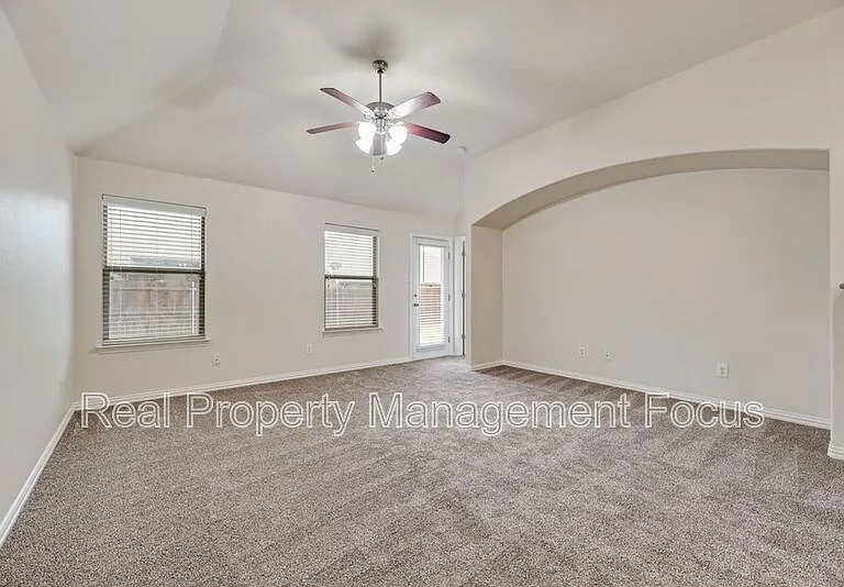 5037 Diamond Peak Ct — Photo 8