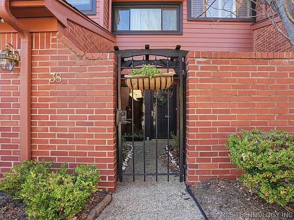 2nd image of 38 E Woodward Blvd S Unit 16
