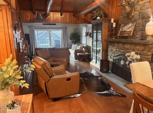106 Bent Rd, Greentown, PA 18426