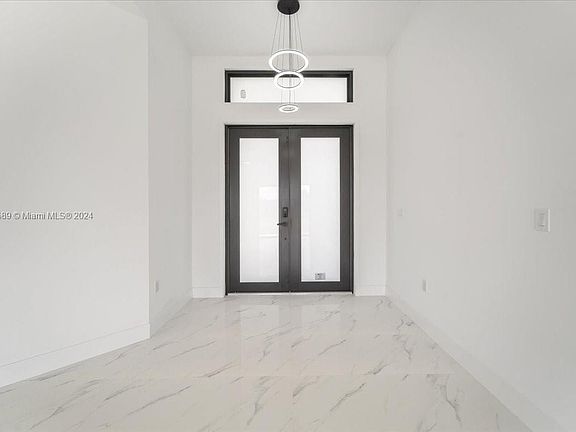 5th image of 805 Highland Ave
