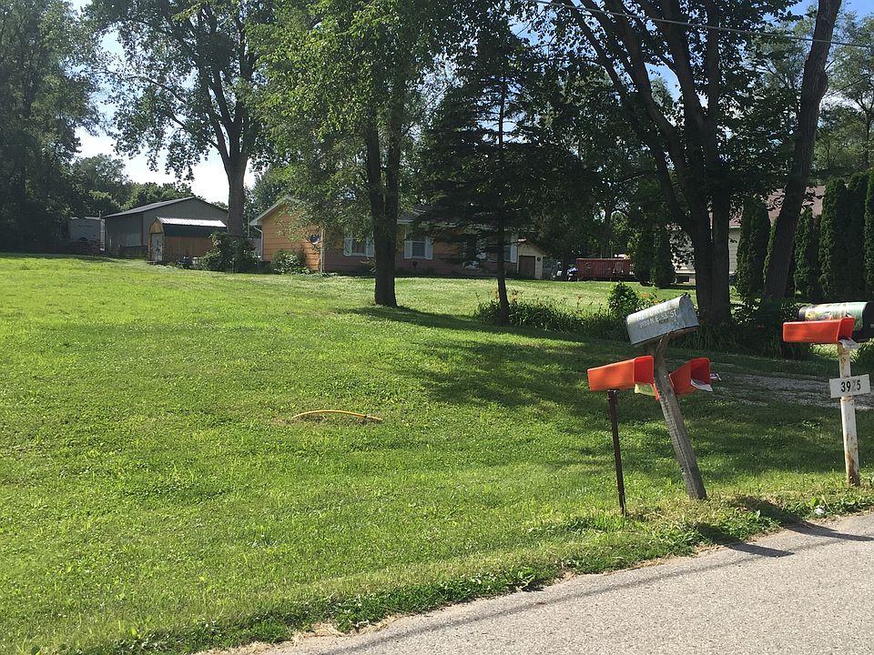 2nd image of 3930 NE 48th St
