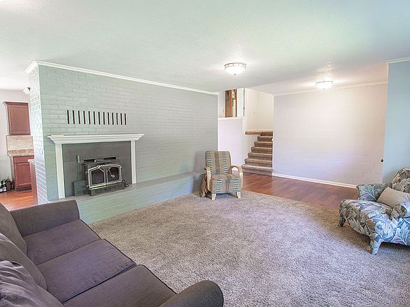 3rd image of 1010 S Eastwood Cir