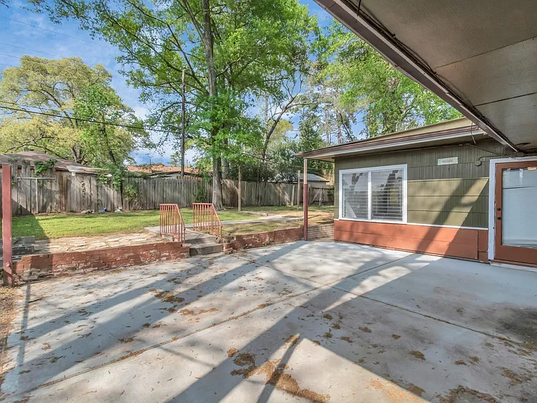 602 Everett St — Photo 42