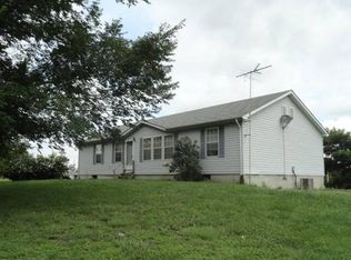 22119 S Old Town Dr, Peculiar, MO 64078