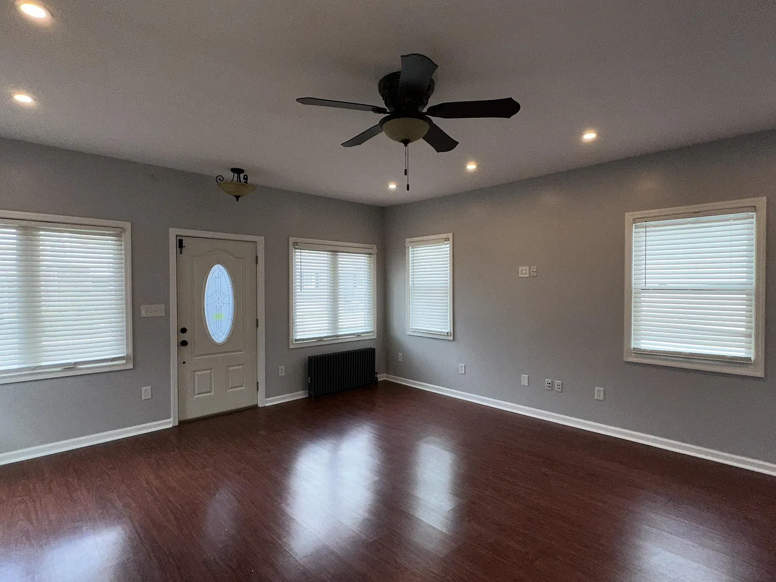 4 bed, 1.5 bath, 1500 sqft, $3,200 — Photo 2