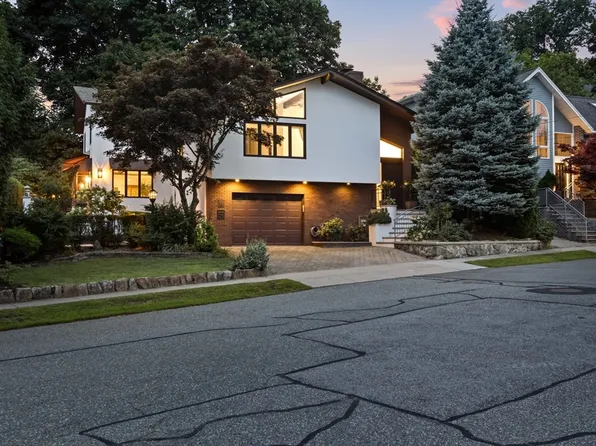 18 Roosevelt Rd, Medford, MA 02155