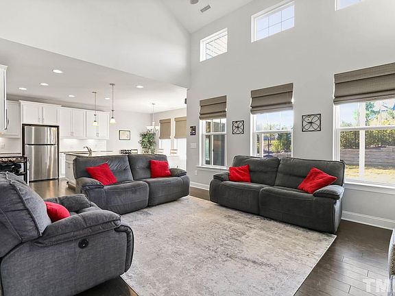 5th image of 119 Acorn Hollow Pl