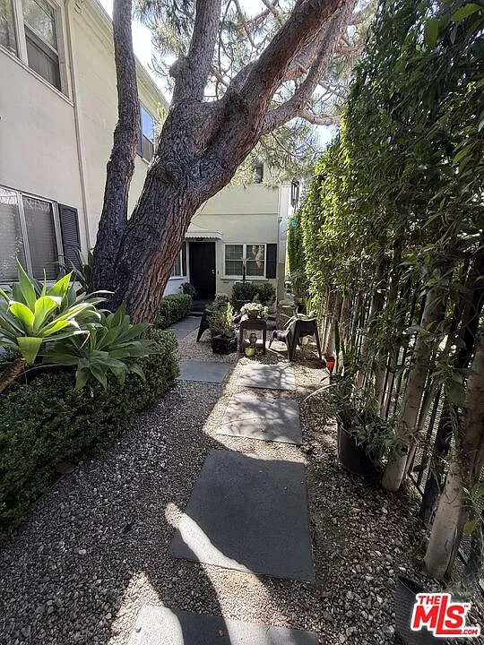 Studio, 1.0 bath, 450 sqft, $2,200 — Photo 2