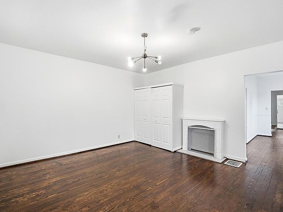 5th image of 2210 Busse St