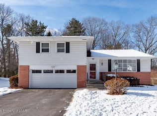 96 Elmcrest Dr, Dallas, PA 18612