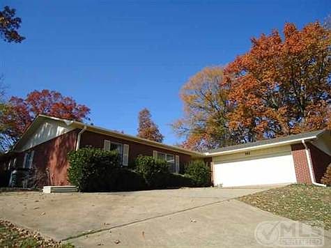 2nd image of 302 Leigh Cir