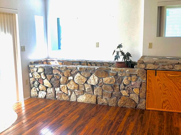 4th image of 136 Pinehurst Dr