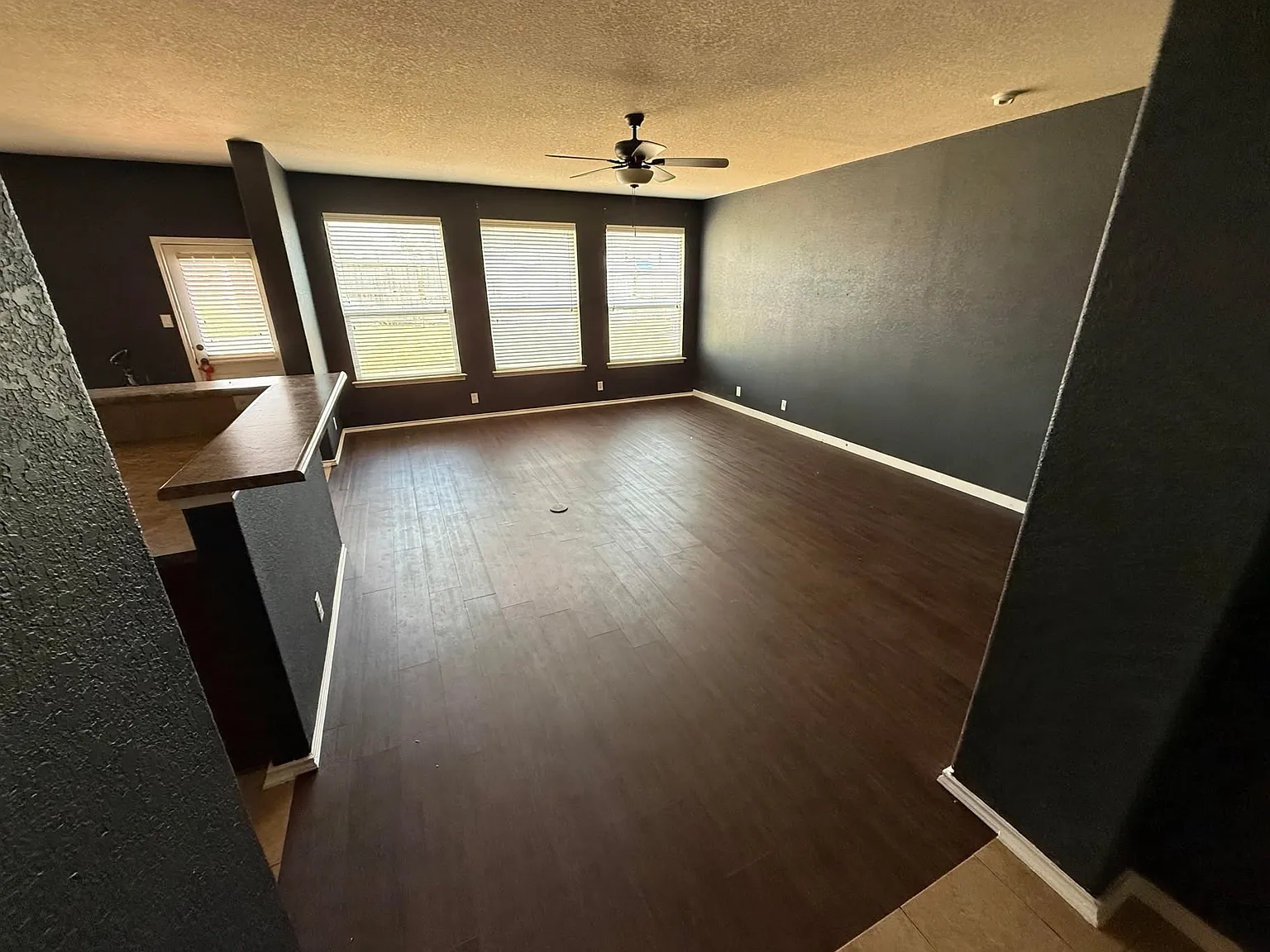 4 bed, 2284 sqft, $2,200 — Photo 3