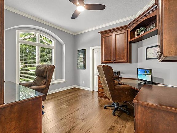 5th image of 2421 NE Lake Breeze Dr