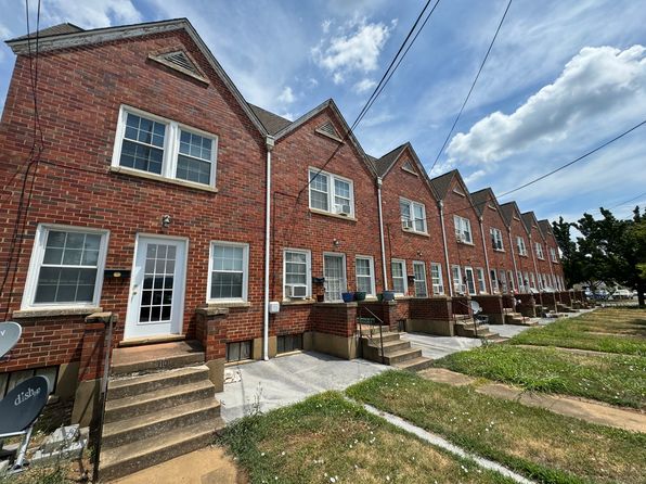 120 E 4th St