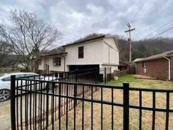 231 Keene Village Dr, Raccoon, KY 41557