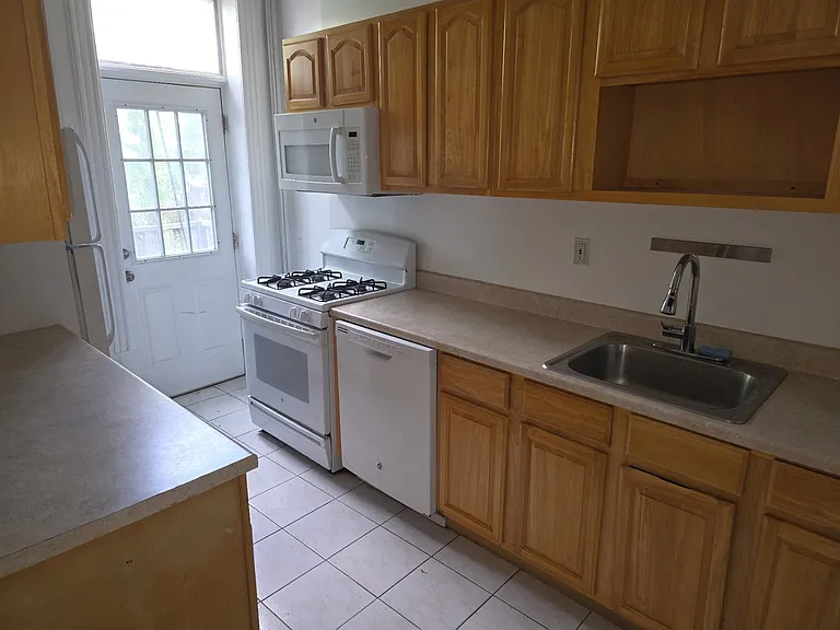 177 15th St #1 — Photo 10