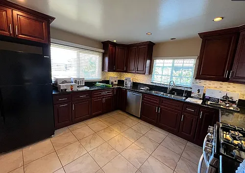 1102 Oakhorne Dr Photo 1