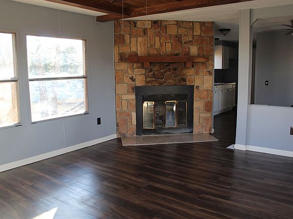 5th image of 315 Clarence Ct