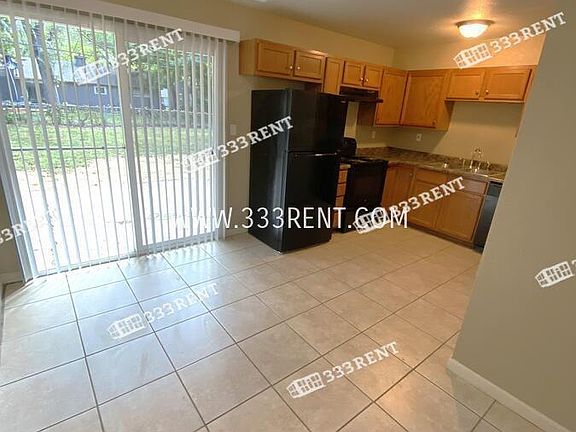 3rd image of 11225 Crystal Ave