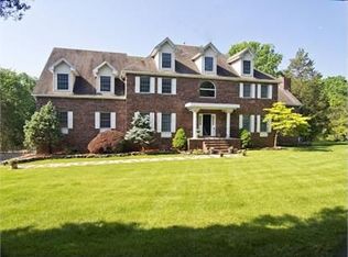 3 Trimmer Rd, Lebanon, NJ 08833