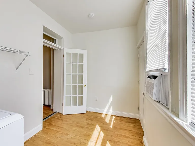 137 R St NE — Photo 15