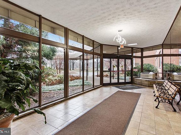 4th image of 1111 Arlington Blvd APT 319