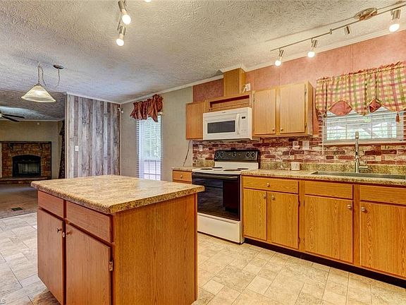 3rd image of 184 Hill Haven Dr