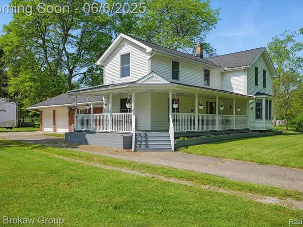 5388 Potter Rd, Burton, MI 48509
