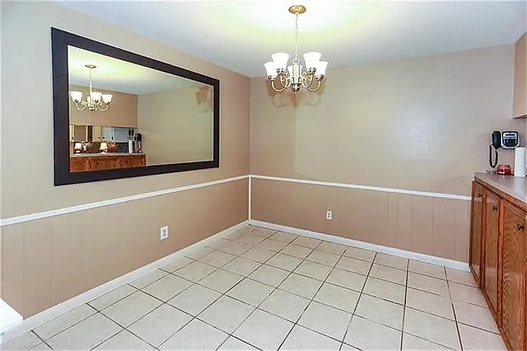 3 bed, 1314 sqft, $1,824 — Photo 2